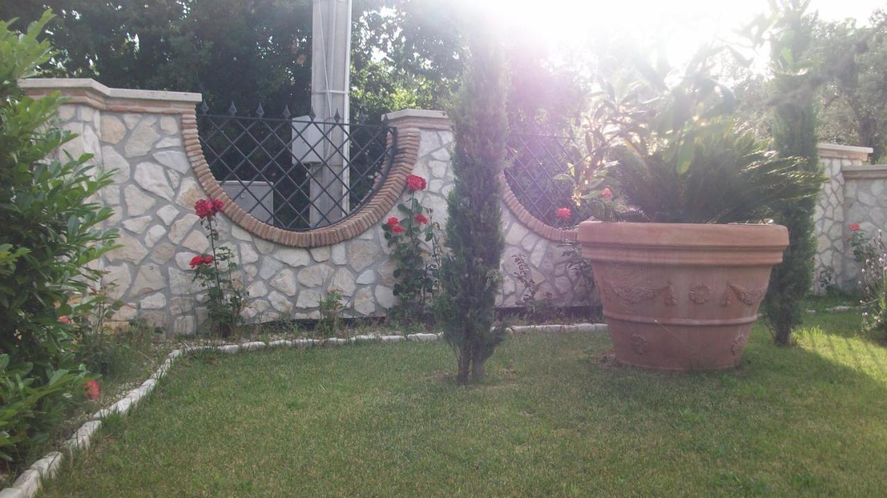 Bed and Breakfast Il Giardino Degli Ulivi Canneto  Exterior foto